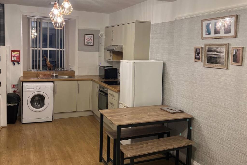 Harris Apartment Montrose Buitenkant foto