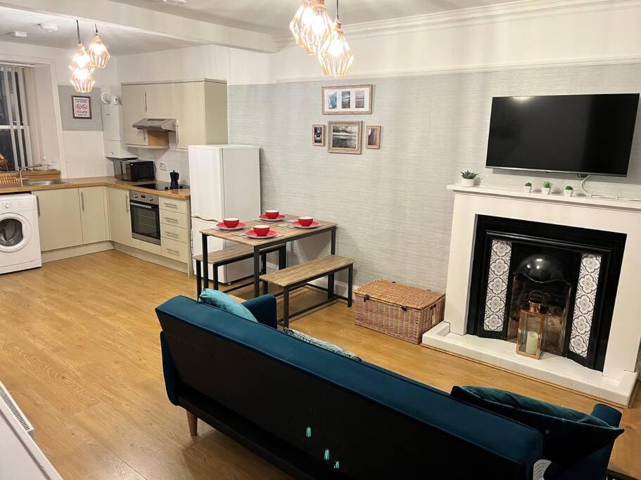 Harris Apartment Montrose Buitenkant foto